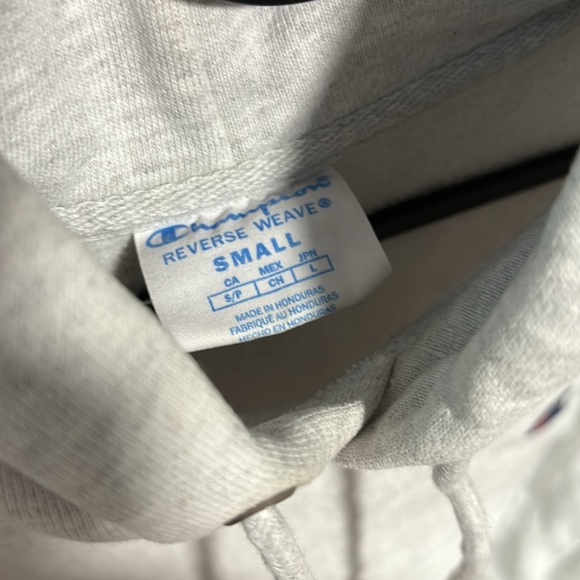 Champion hoodie. Size small - Picture 3 of 3